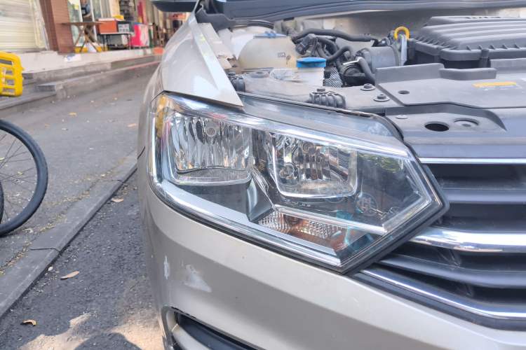 Used Volkswagen Bora 2019 Facelift Bora·Legend 1.5L Manual Fashion Edition China VI Standard Right Front Headlight