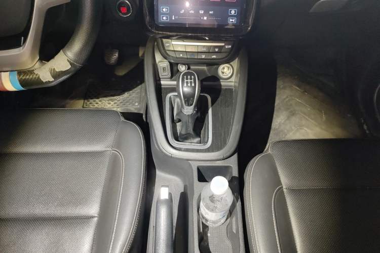 Used SWM X7 2016 1.8L Manual Luxury Edition 7 Seats Gear Lever