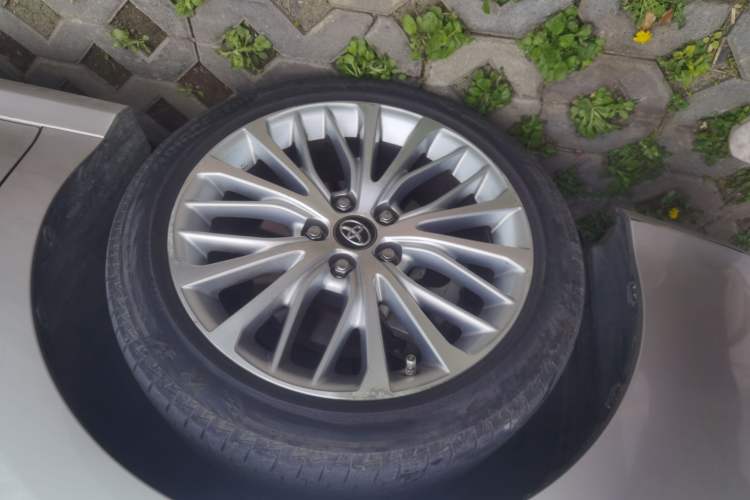 Used Toyota Camry 2019 2.5G Luxury Edition China VI Standard Left Front Wheel Hub