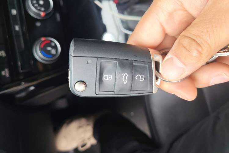 Used Volkswagen T-ROC 2021 280TSI DSG Two-Wheel Drive Comfort Connect Edition