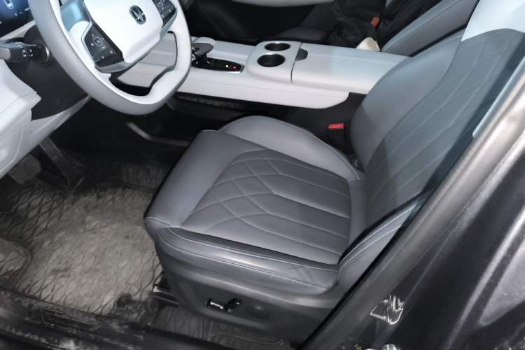 Used Changan UNI-Z New Energy 2024 Blue Whale Smart Electric iDD 125km Beyond Edition
