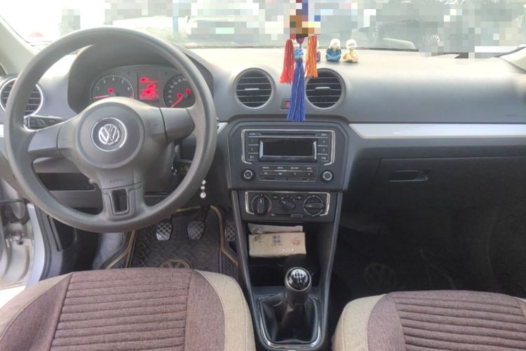 Used Volkswagen Jetta 2013 1.6L Manual Comfort Model Center Console