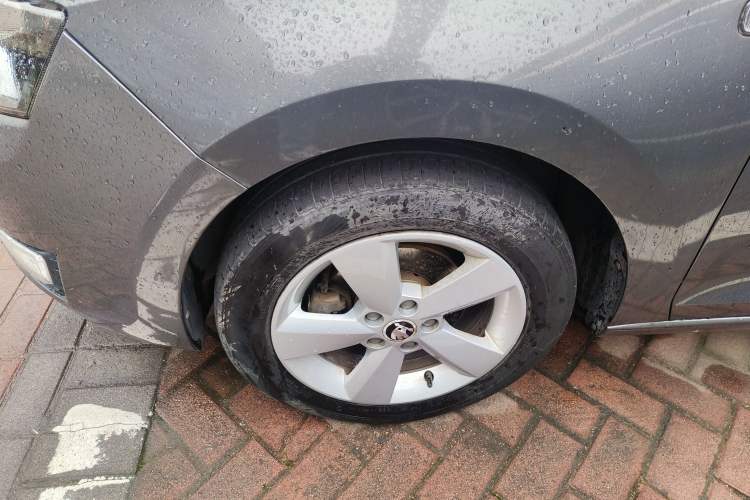 Used Skoda Rapid 2015 1.6L Automatic Smart Selection Model