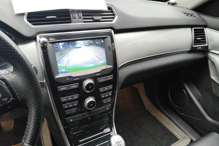 Used Haval H2 2014 1.5T Manual Two-Wheel Drive Elite Edition Audio And AC Panel