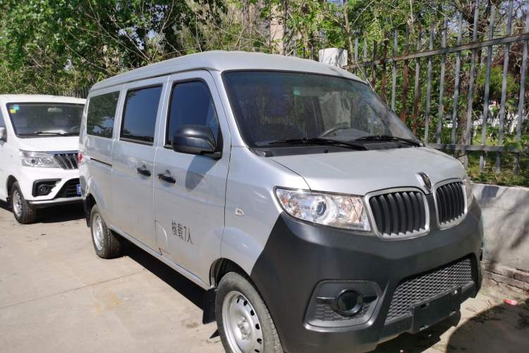 Used Jinbei Hiace X30 2024 1.5L Champion Edition Passenger Vehicle 5/6/7 Seats Front Right 45 Deg