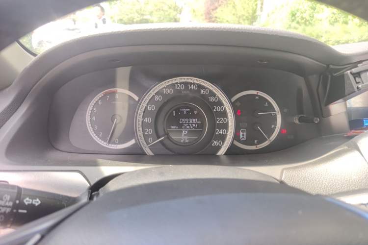 Used Honda Accord 2014 2.0L EX Luxury Edition Odometer Close Up