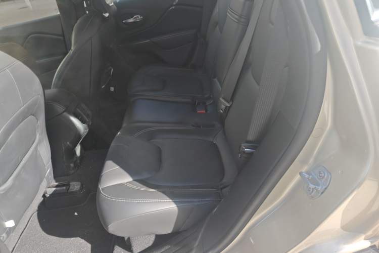 Used Jeep Cherokee 2016 2.4L Leading Edition
