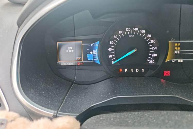 Used Ford Edge 2015 2.0T GTDi 4x4 High-Grade Model Odometer Close Up