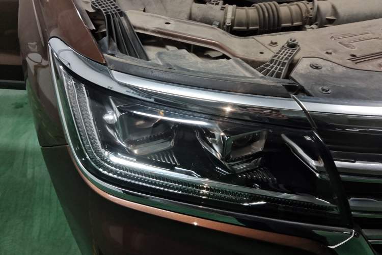 Used Roewe RX8 2018 30T Smart Connectivity Two-Wheel Drive Flagship Edition