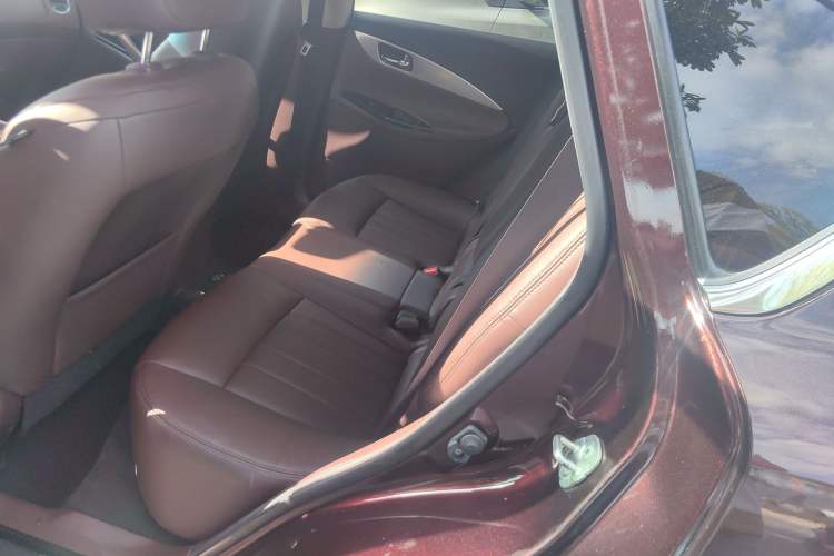 Used Infiniti QX50 2013 2.5L Two-Wheel-Drive Elegant Edition