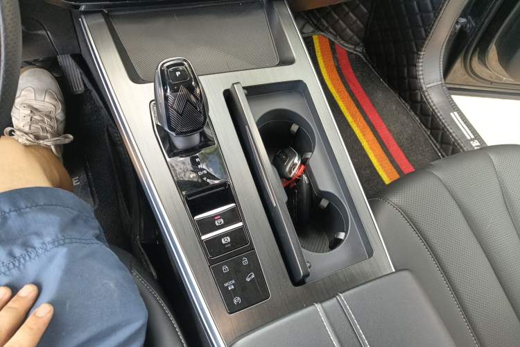 Used Roewe RX5 MAX 2022 2.0T Automatic Zhiwei Zunrong Edition