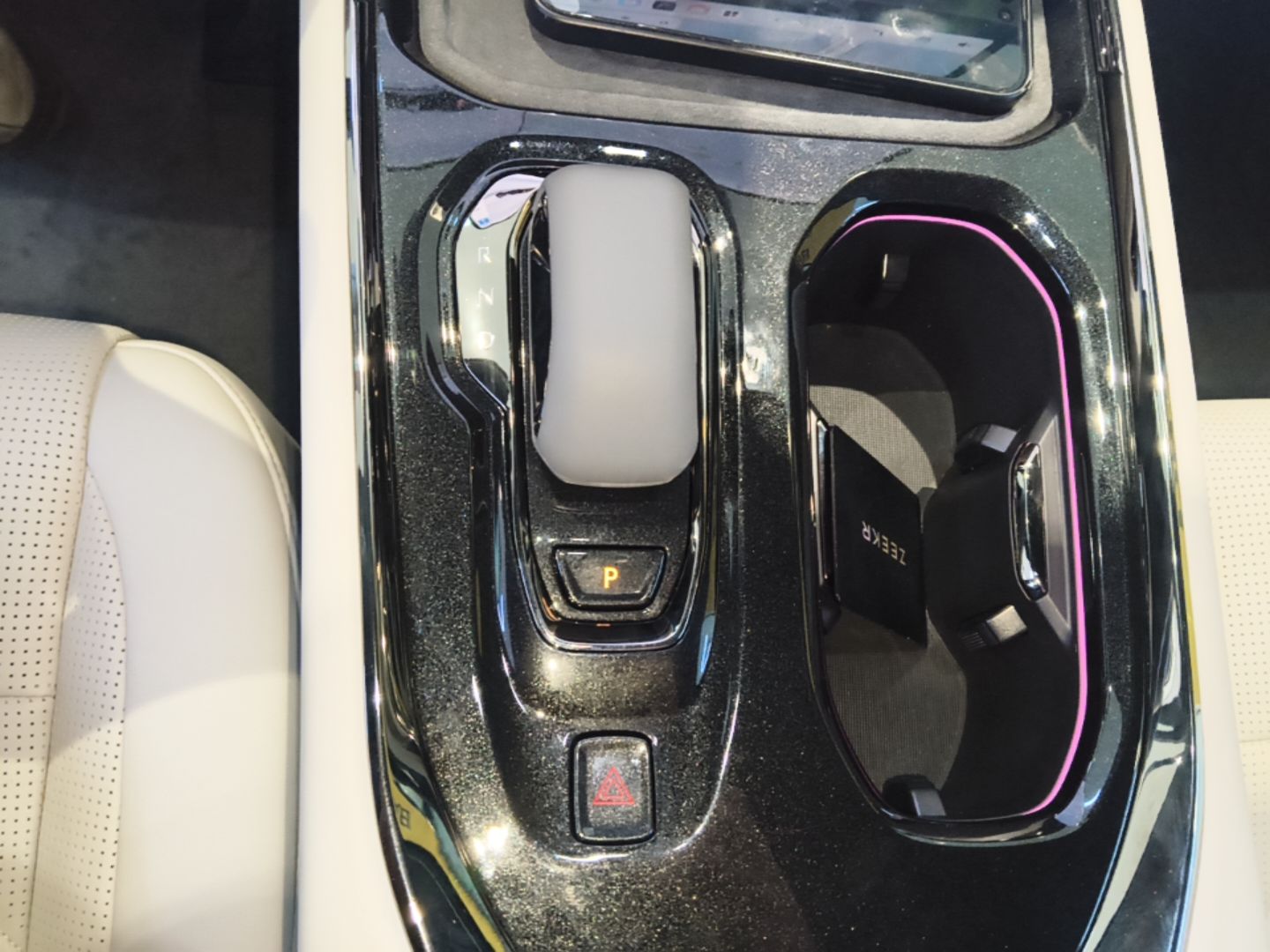 Zeekr 009 2024 7-Seater Aisle Version 108 kWh — снимка 16