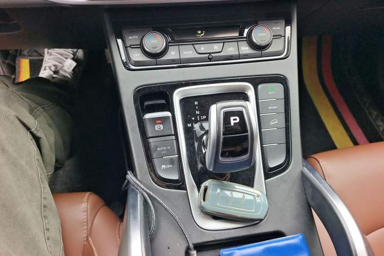 Used Geely Auto Emgrand X7 Sport 2021 1.8TD DCT Two-Wheel Drive Asian Games Edition Gear Lever
