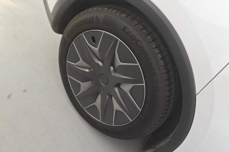 Used Tesla Model Y L 2025 Model Long-Range All-Wheel-Drive Version