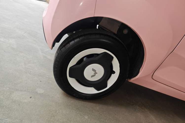 Used Wuling Hongguang MINIEV 2022 Macaron Premium Model – Lithium Iron Phosphate Right Rear Wheel Hub