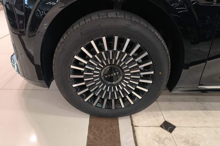 Used Zeekr 009 2024 7-Seater Aisle Version 108 kWh