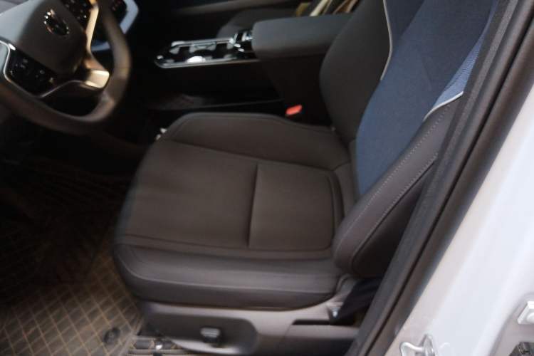 Used Volvo EX30 2025 Rear-Drive Long-Range Plus Model