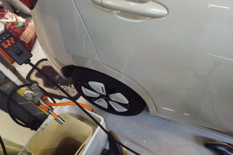 Used Wuling Hongguang MINIEV 2025 Four-Door Version Advanced Edition Right Rear Wheel Hub