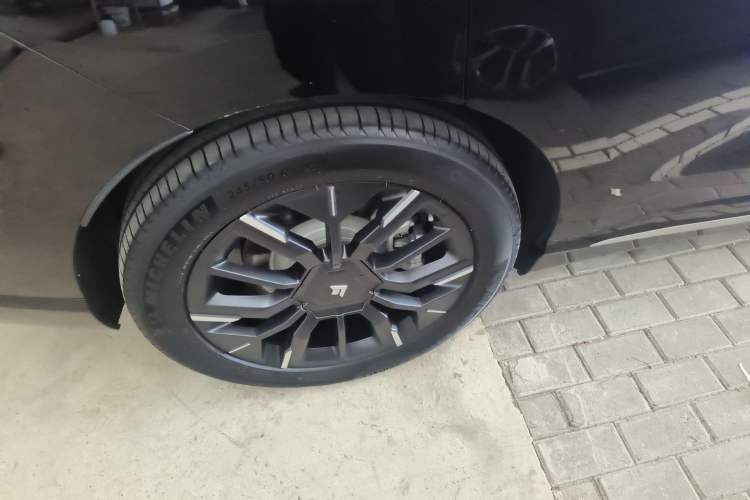 Used Hyptec HT 2025 825 Max Right Rear Wheel Hub