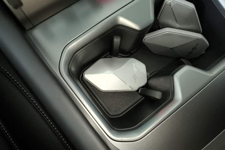 Used Formula Leopard Titanium 3 2025 501 km Range Rear-Wheel Drive Intelligent Driving Pro Version