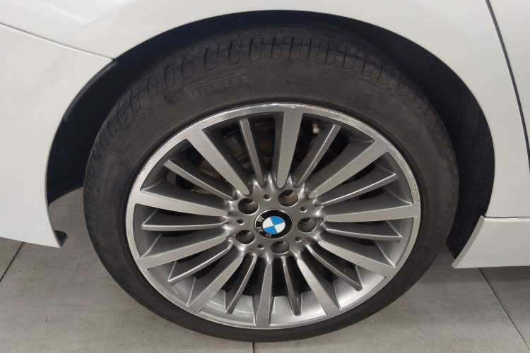 Used BMW 3 Series 2019 320Li Fashion Model Right Rear Wheel Hub