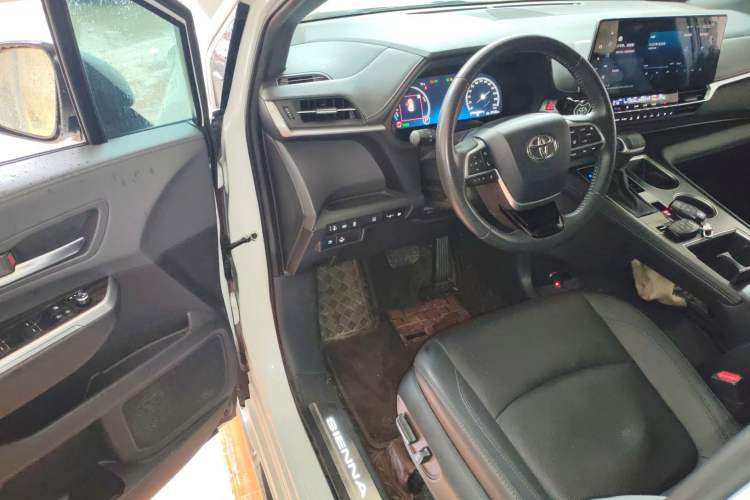 Used Toyota SIENNA 2023 2.5L Hybrid Ultimate Edition