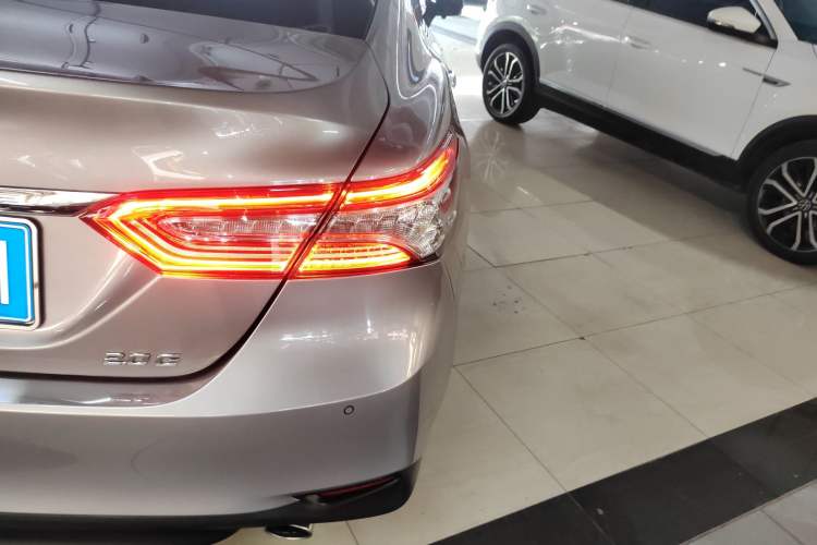 Used Toyota Camry 2021 2.0G Luxury Edition
