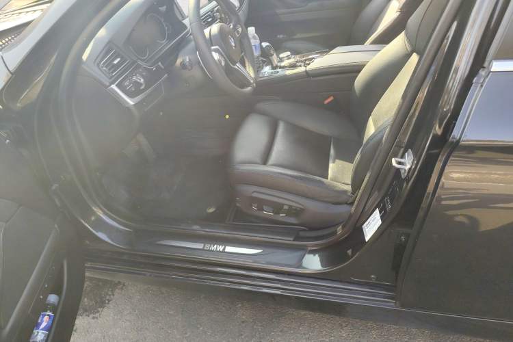 Used BMW 5 Series 2015 535Li Leading Model
