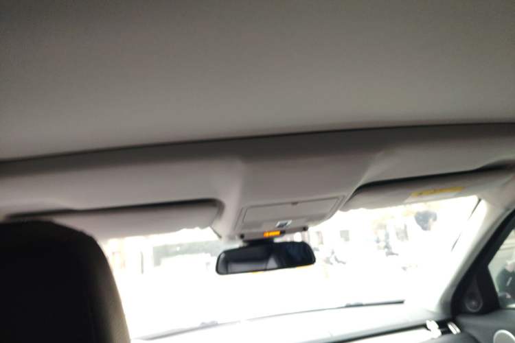 Used Land Rover Range Evoque 2018 240 PS SE Smart Brilliance Edition Headliner