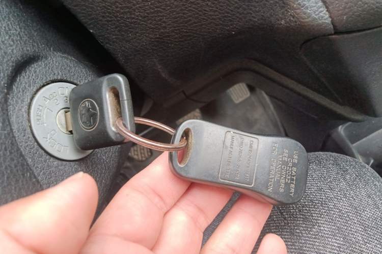 Used Venucia R30 2014 1.2L Manual Enjoyment Edition
