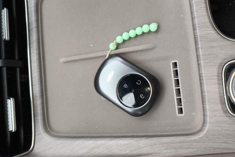 Used Chery Fengyun T8 2025 1.5T 130km Deluxe Version 5 Seats Interior 1