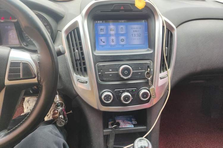 Used JMC Yuhu 3 2018 2.5T Diesel Two-Wheel Drive Advanced Version with Long Wheelbase
