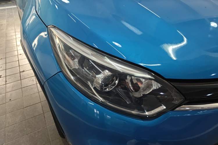 Used Renault Captur 2015 1.2T Automatic Luxury First Edition Right Front Headlight