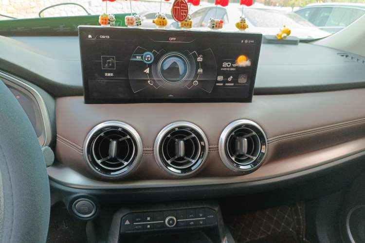 Used Wey VV6 2020 2.0T Two-Wheel Drive Smart Protection+ Audio And AC Panel