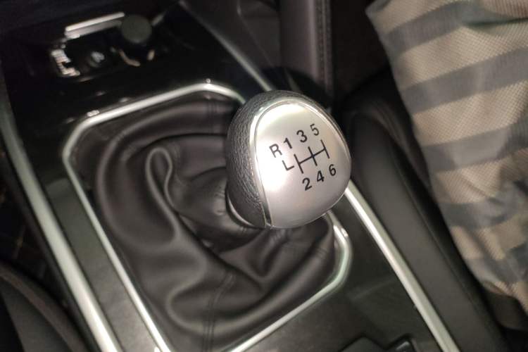 Used Haval H6 2018 Sport Edition 1.5T Manual Two-Wheel Drive Elite Model China V Standard Gear Lever