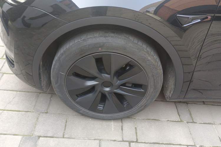 Used Tesla Model Y 2023 Long-Range All-Wheel-Drive Version