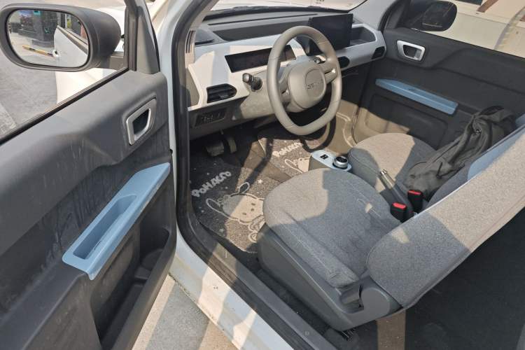 Used Geely Galaxy Panda 2023 Panda Mini 200km Endurance Bear Driver Seat