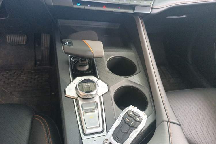 Used CHANGAN UNI-V 2022 1.5T Prestige Version Gear Lever