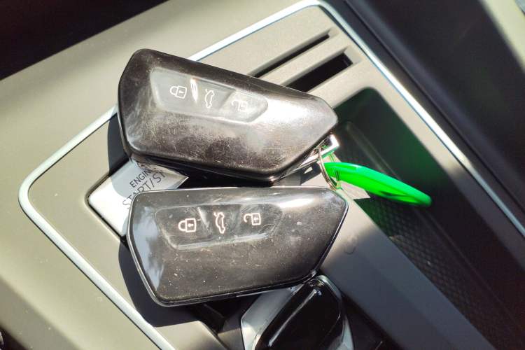 Used Volkswagen Golf 2023 Facelift 280TSI DSG R-Line Lite