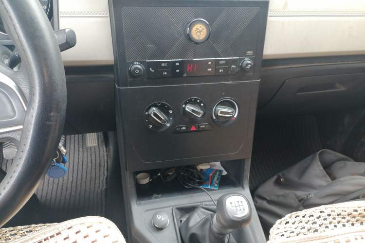 Used Wuling Hongguang PLUS 2019 1.5T Manual Comfort Version 7 Seats Audio And AC Panel