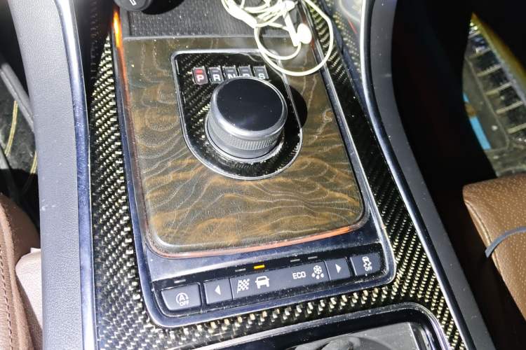 Used Jaguar XFL 2020 XFL 2.0T P250 Four-Wheel Drive Luxury Edition Gear Lever