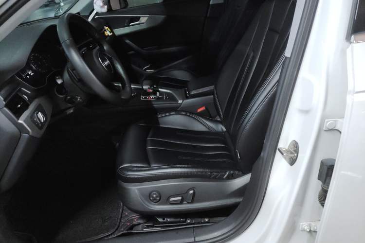 Used Audi A4L 2019 40 TFSI Ambition China VI
