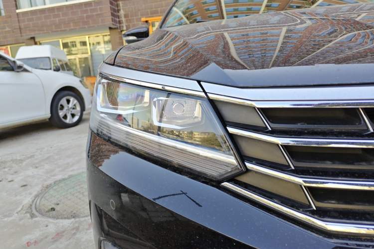 Used Volkswagen Passat 2017 330TSI DSG Luxury Edition Right Front Headlight