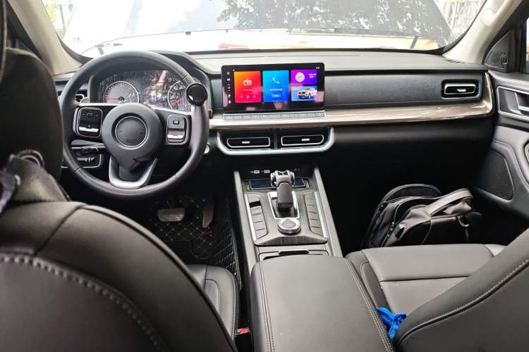 Used Great Wall Poer 2025 2.0T Commercial Pickup Truck Automatic Diesel 4x4 Comfort Edition Center Console