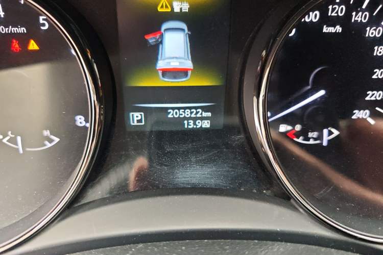 Used Nissan X-Trail 2014 2.0L CVT Comfort Edition 2WD Odometer Close Up