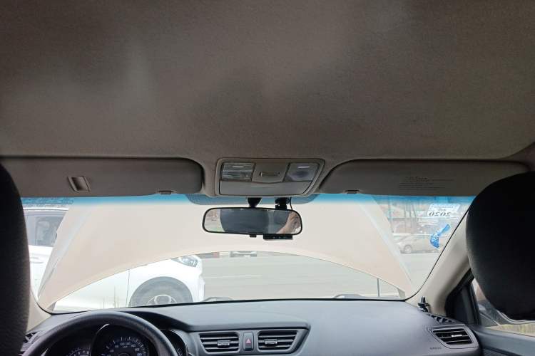 Used Kia K2 2012 Sedan 1.4L MT GLS Commemorative Edition
