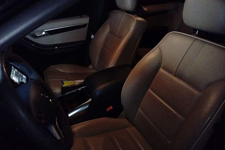 Used Mercedes-Benz R-Class 2015 R 400 4MATIC Luxury Model
