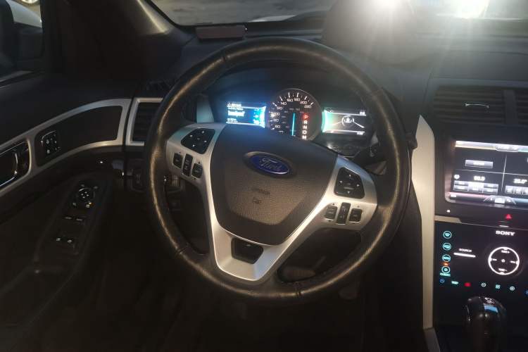 Used Ford Explorer 2013 3.5L Deluxe Model
