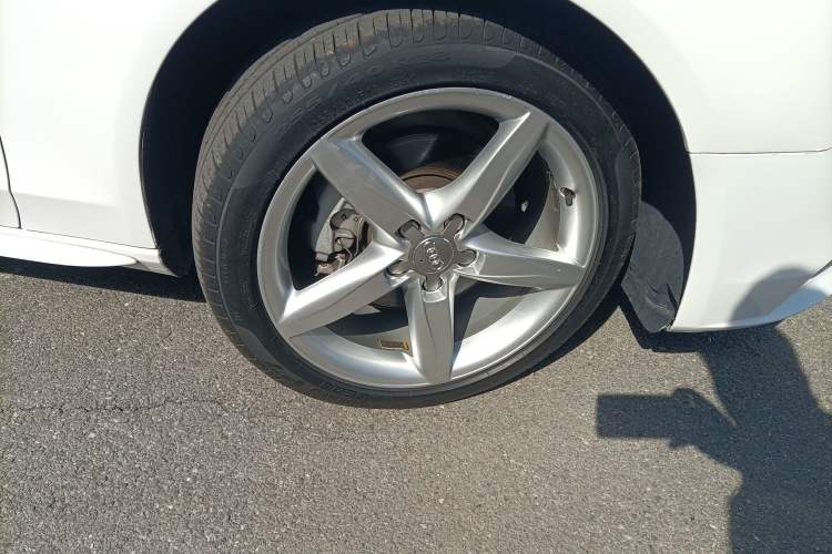 Used Audi A4L 2013 35 TFSI Automatic Standard Model Right Front Wheel Hub