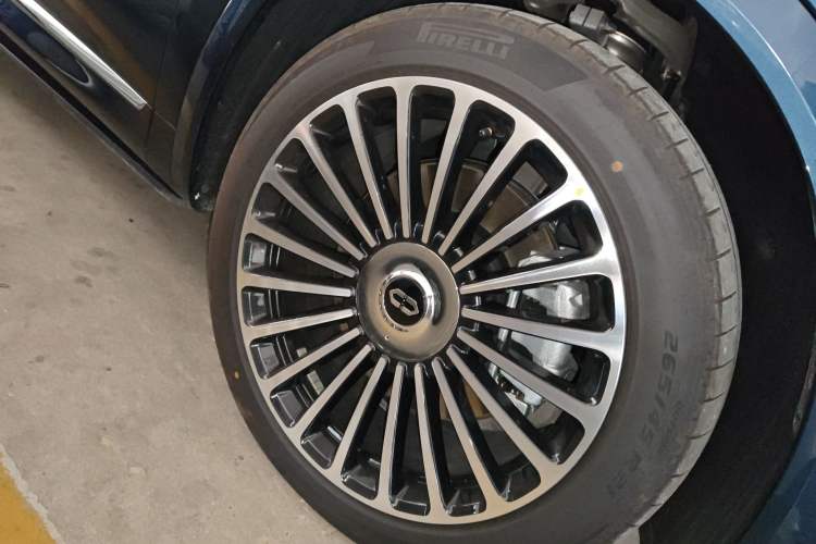 Used Hima AITO M8 2025 Model, Pure Electric Max+ Six-Seat Long-Range Version
